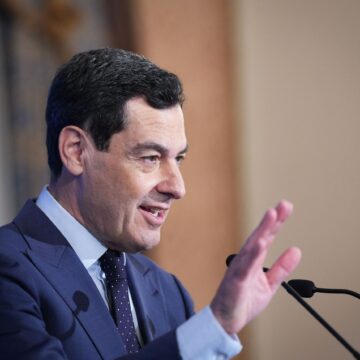Juanma Moreno: «Andalucía está dispuesta a ayudar» en la crisis del hantavirus