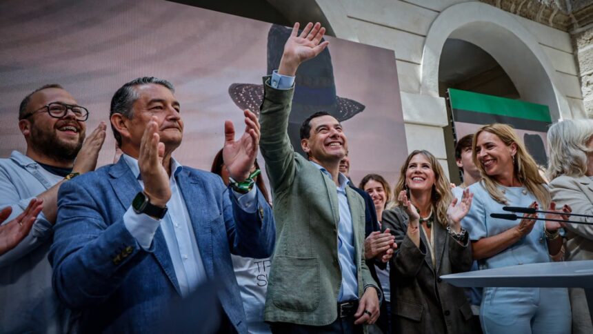 Juanma Moreno pide el voto en Cádiz «para evitar el chantaje a Andalucía»