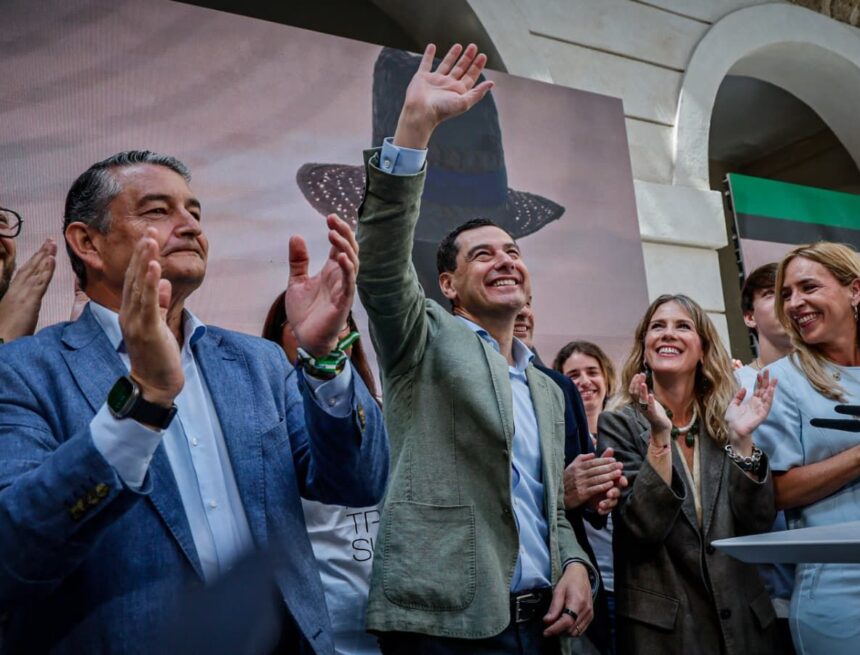 Juanma Moreno pide el voto en Cádiz «para evitar el chantaje a Andalucía»