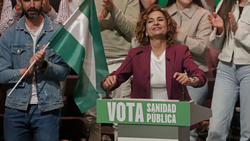 Montero: «Los vecinos del Campo de Gibraltar pasan la vida entre la cola de la Verja y las listas de espera»
