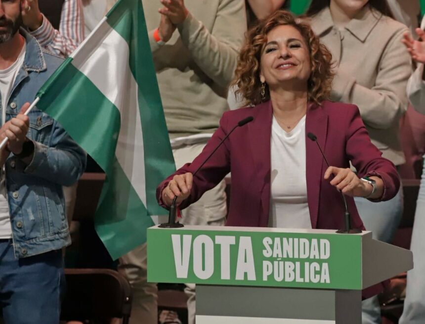 Montero: «Los vecinos del Campo de Gibraltar pasan la vida entre la cola de la Verja y las listas de espera»