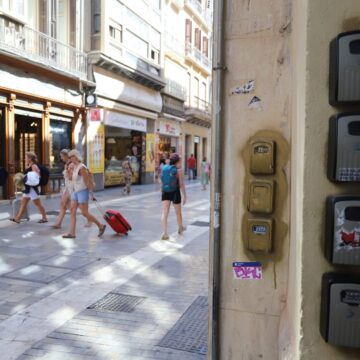 El Supremo permite a más de 12.000 pisos turísticos de Málaga volver a Airbnb y Booking