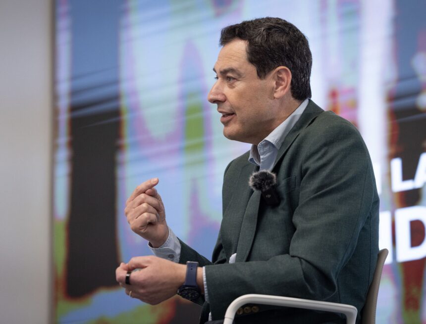 Juanma Moreno: «Con los cribados de mama cometimos un error grave y luego hicimos lo correcto»