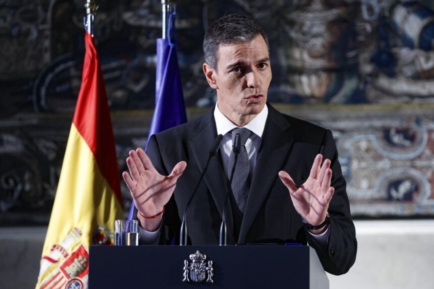 Sánchez se reafirma en su apoyo a Zapatero: «No hay motivo para cambiar de opinión»