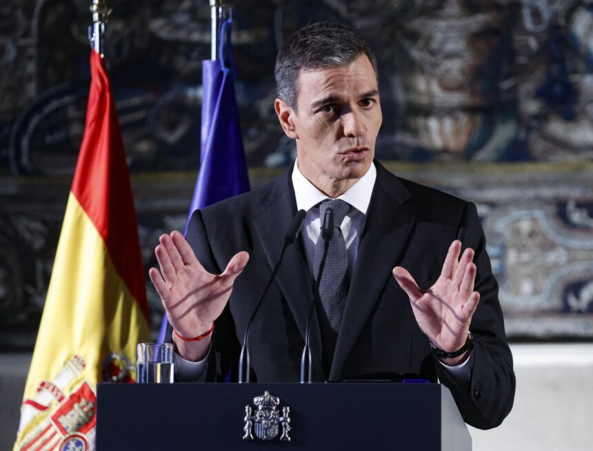 Sánchez se reafirma en su apoyo a Zapatero: «No hay motivo para cambiar de opinión»