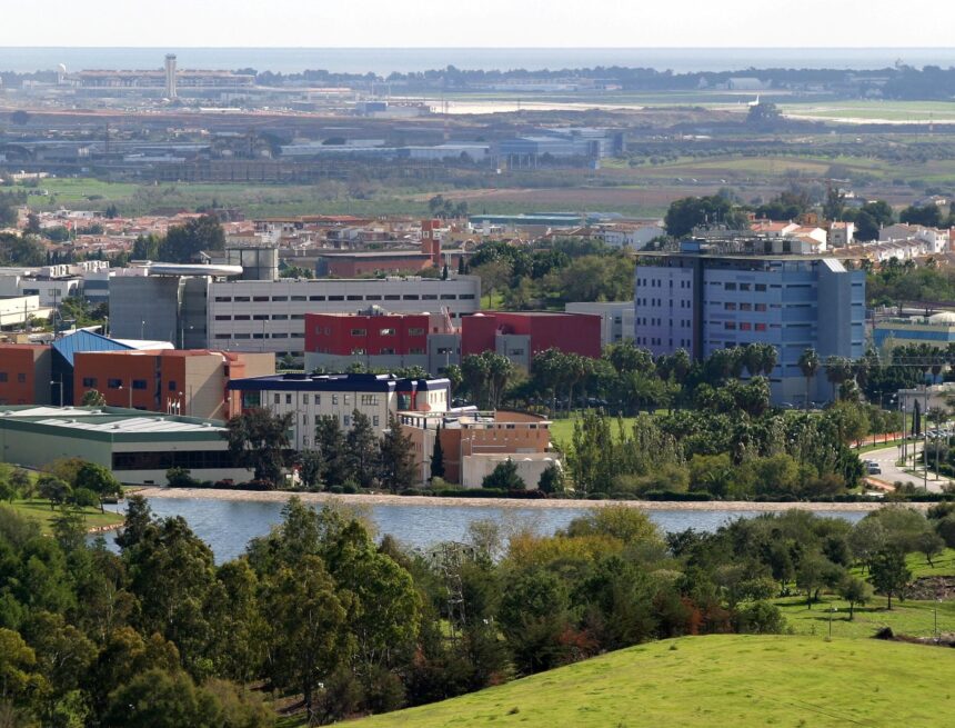 El fracaso para instalar en el PTA una multinacional de microchips evidencia el «colapso» eléctrico de Málaga