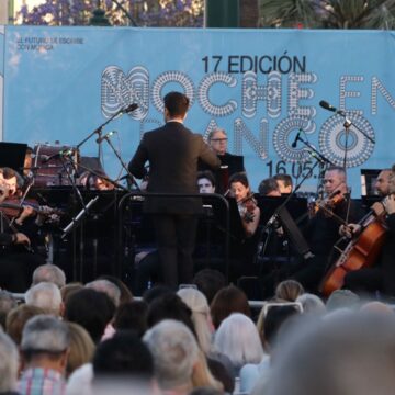 La cultura mueve Málaga en una multitudinaria Noche en Blanco: colas kilométricas y mucha música