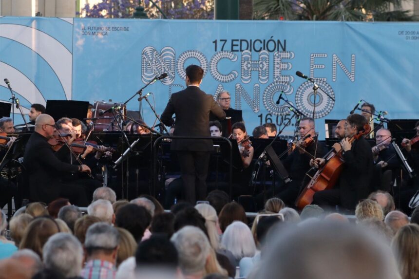 La cultura mueve Málaga en una multitudinaria Noche en Blanco: colas kilométricas y mucha música