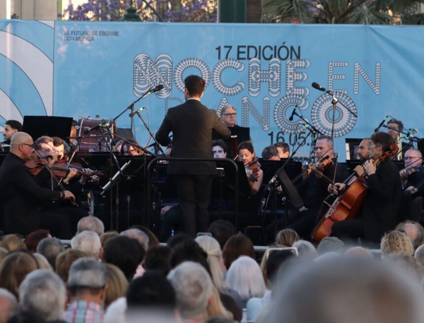 La cultura mueve Málaga en una multitudinaria Noche en Blanco: colas kilométricas y mucha música La cultura mueve Málaga en una multitudinaria Noche en Blanco: colas kilométricas y mucha música
