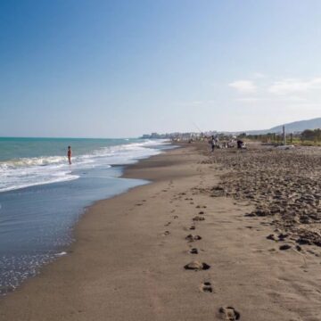 Reabren al baño las playas del Campo de Golf y Los Álamos dos meses cerradas por ‘E. coli’