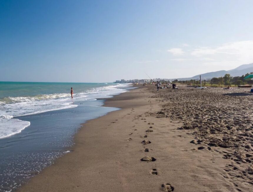 Reabren al baño las playas del Campo de Golf y Los Álamos dos meses cerradas por ‘E. coli’
