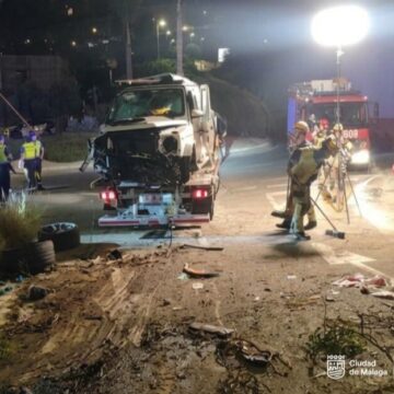 Tres fallecidos tras precipitarse un vehículo por un barranco en Cerrado Calderón Tres fallecidos tras precipitarse un vehículo por un barranco en Cerrado Calderón