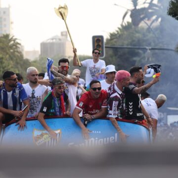 Casi 200.000 personas celebran con el Málaga CF el ascenso Casi 200.000 personas celebran con el Málaga CF el ascenso