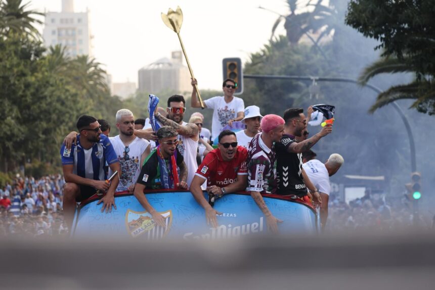 Casi 200.000 personas celebran con el Málaga CF el ascenso
