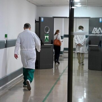Más de 1.000 médicos se marchan de Málaga en los últimos cinco años