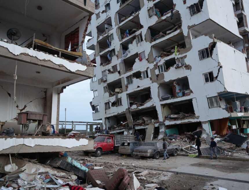 Venezolanos en Málaga, tras el terremoto: "Estamos angustiados, hay familiares de los que no sabemos nada" Venezolanos en Málaga, tras el terremoto: «Estamos angustiados, hay familiares de los que no sabemos nada»