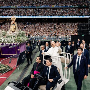 León XIV en el Bernabéu: «¡Hoy la Iglesia de Madrid ha hecho un golazo para siempre!»