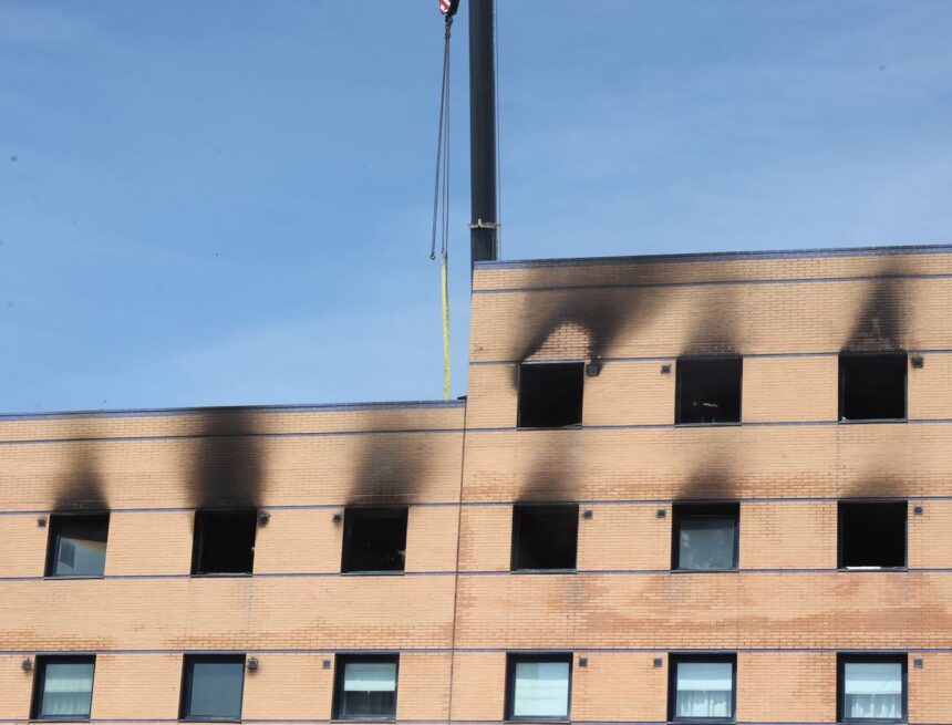 Más medidas de seguridad en el hotel IBIS de Málaga quemado: cierran el túnel del pasillo Guimbarda