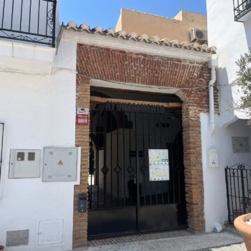 La Guardia Civil registra el Ayuntamiento de Frigiliana por presunta prevaricación y malversación La Guardia Civil registra el Ayuntamiento de Frigiliana por presunta prevaricación y malversación