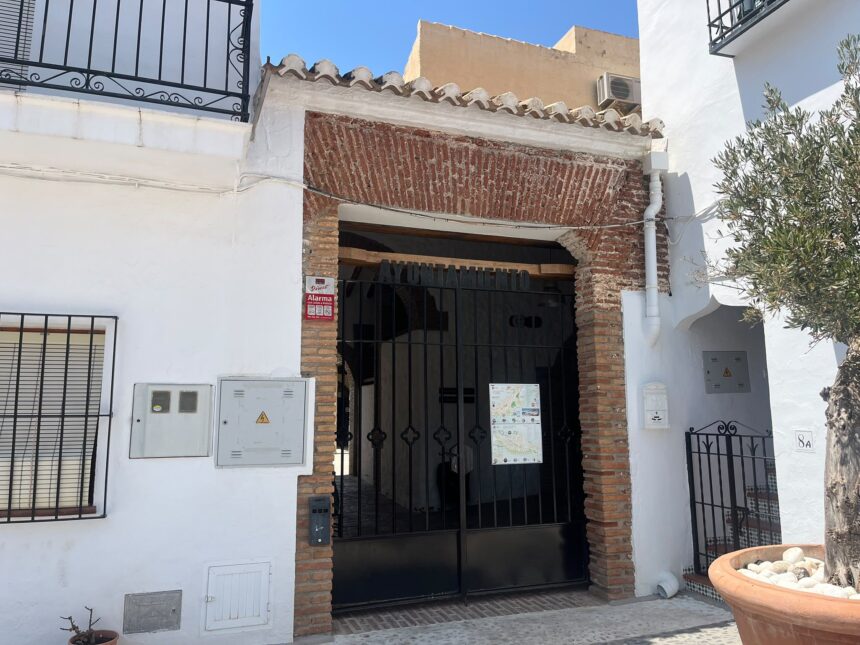 La Guardia Civil registra el Ayuntamiento de Frigiliana por presunta prevaricación y malversación La Guardia Civil registra el Ayuntamiento de Frigiliana por presunta prevaricación y malversación