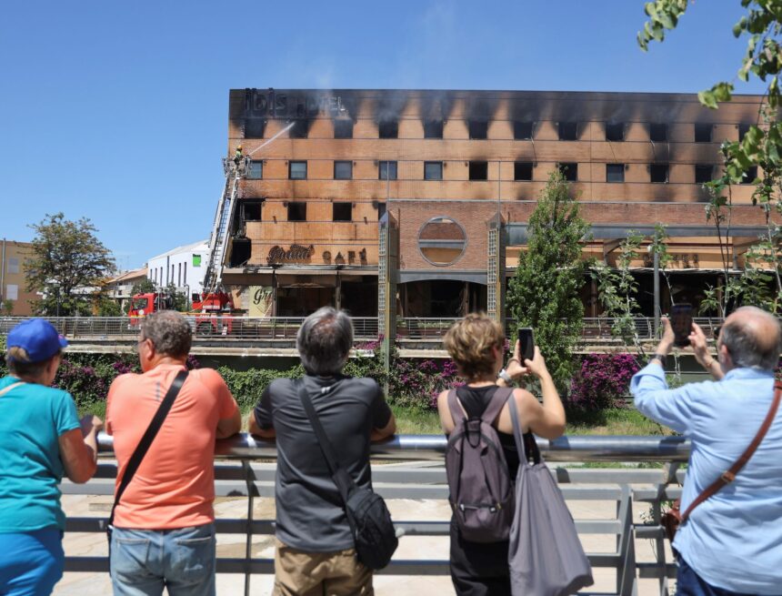 El Ayuntamiento impone nuevas medidas en el hotel Ibis incendiado en Málaga: desmontar la climatización