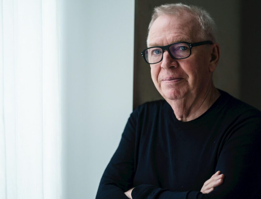 Chipperfield, el arquitecto de la torre del puerto de Málaga: "Las ciudades se están construyendo para inversores y no para ciudadanos" Chipperfield, el arquitecto de la torre del puerto de Málaga: «Las ciudades se están construyendo para inversores y no para ciudadanos»