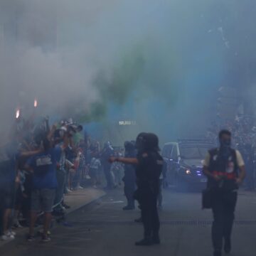 Un infierno blanquiazul: Las imágenes del espectacular recibimiento del Málaga-Las Palmas Un infierno blanquiazul: Las imágenes del espectacular recibimiento del Málaga-Las Palmas