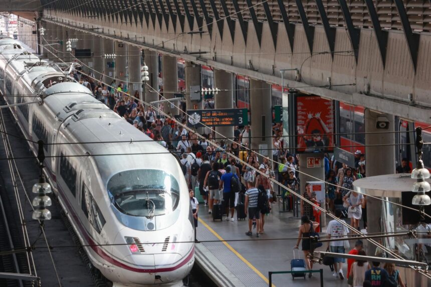 Un corte en la Alta Velocidad por un fallo eléctrico en Sevilla provoca afectaciones en los trenes Málaga-Madrid