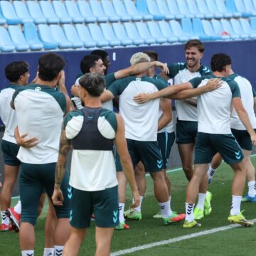 Un Málaga CF feliz ya piensa en el Almería y la final del play off Un Málaga CF feliz ya piensa en el Almería y la final del play off