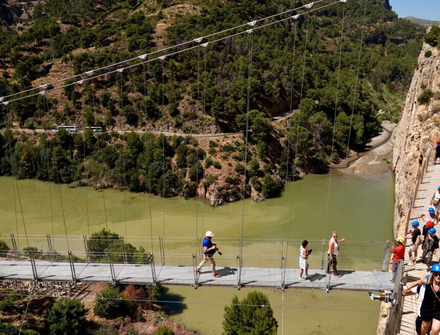 Las fotos del puente colgante más largo de España, en el Caminito del Rey