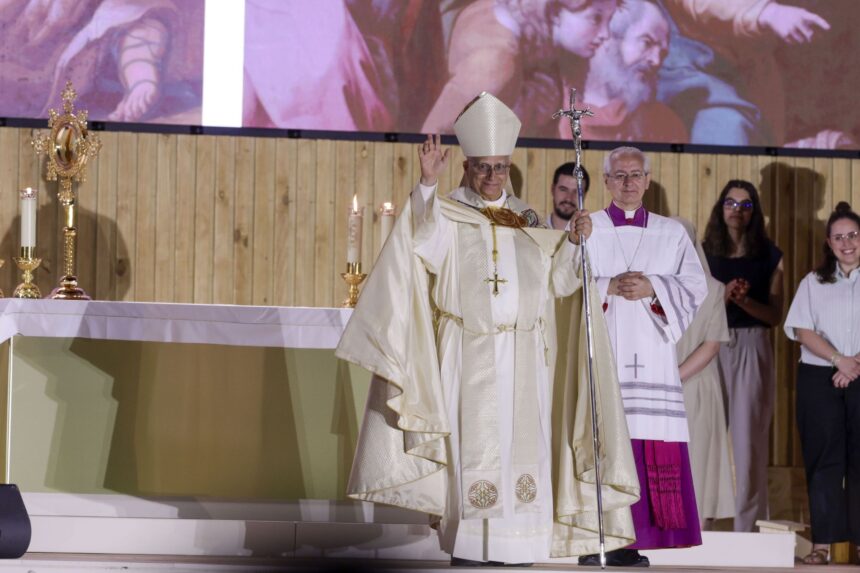 La polarización, los más vulnerables y los jóvenes, ejes del primer día de papa en España