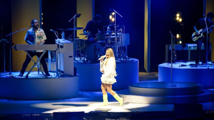 Amaia Montero emociona a Fuengirola en su regreso con un guiño al Málaga: ¡A primera! ¡Vamos a celebrar la subida!