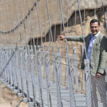 El Caminito del Rey desafía al vértigo e inaugura el puente colgante más largo de España