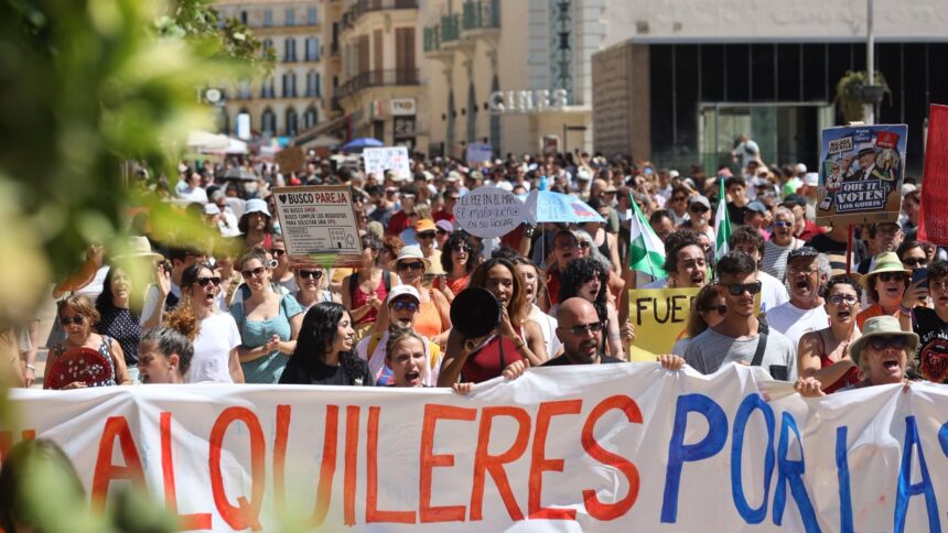 Málaga toma las calles en otra manifestación por la vivienda: ‘‘Camino de los 40 años y sigo en casa de mis padres’’