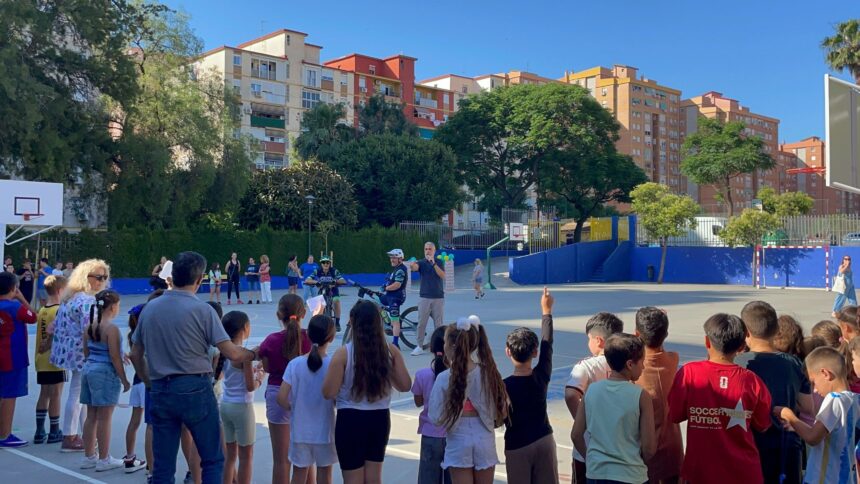 El CEIP Manuel de Falla de Málaga recibe a los ciclistas de Kilómetros de Esperanza para visibilizar el tumor cerebral