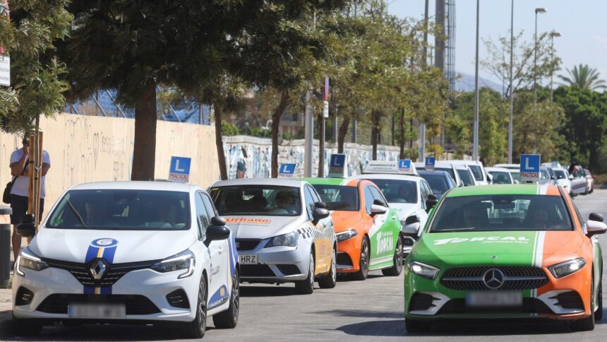 Hasta un año para examinarse del práctico de coche en Málaga: la tardanza para 17.600 alumnos pendientes