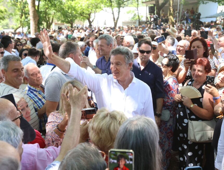 Feijóo ve al Gobierno de «capaz de cualquier cosa» y promete «una limpieza total»