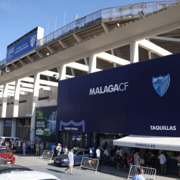 Entradas para el play off del Málaga, entre el caos y la ilusión