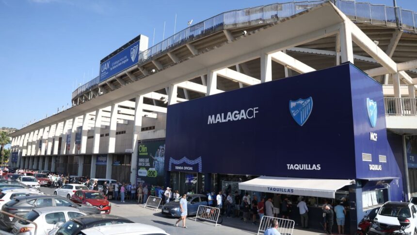 Entradas para el play off del Málaga, entre el caos y la ilusión