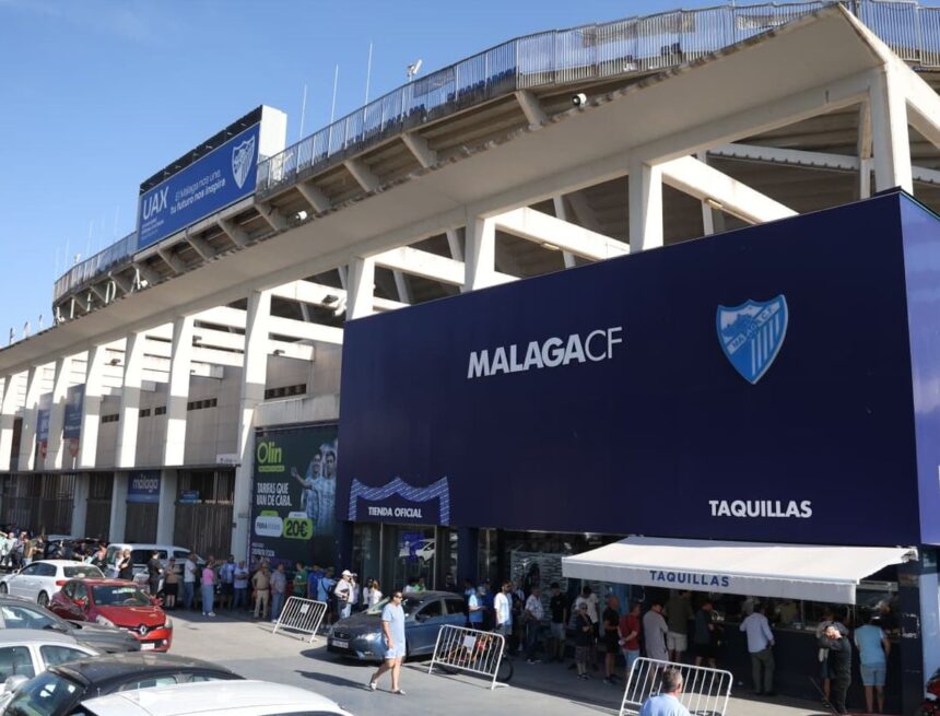 Entradas para el play off del Málaga, entre el caos y la ilusión Entradas para el play off del Málaga, entre el caos y la ilusión
