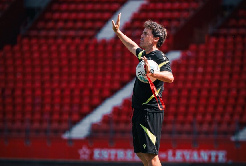 Rubi y el Almería-Málaga CF: «Un partido de futbolistas, no de entrenadores»