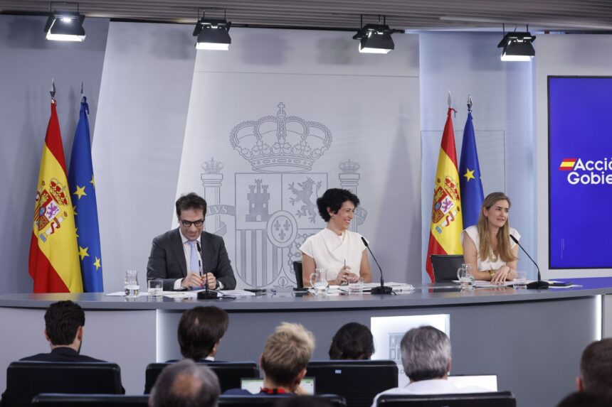 El Gobierno central amplía a 3.009 los niños migrantes que debe acoger Andalucía El Gobierno central amplía a 3.009 los niños migrantes que debe acoger Andalucía