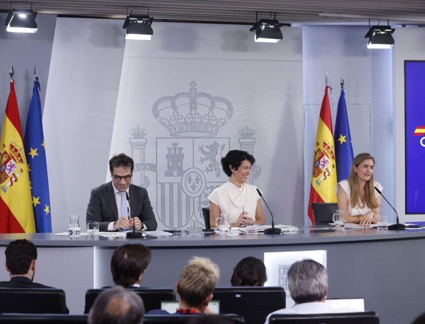 El Gobierno central amplía a 3.009 los niños migrantes que debe acoger Andalucía El Gobierno central amplía a 3.009 los niños migrantes que debe acoger Andalucía