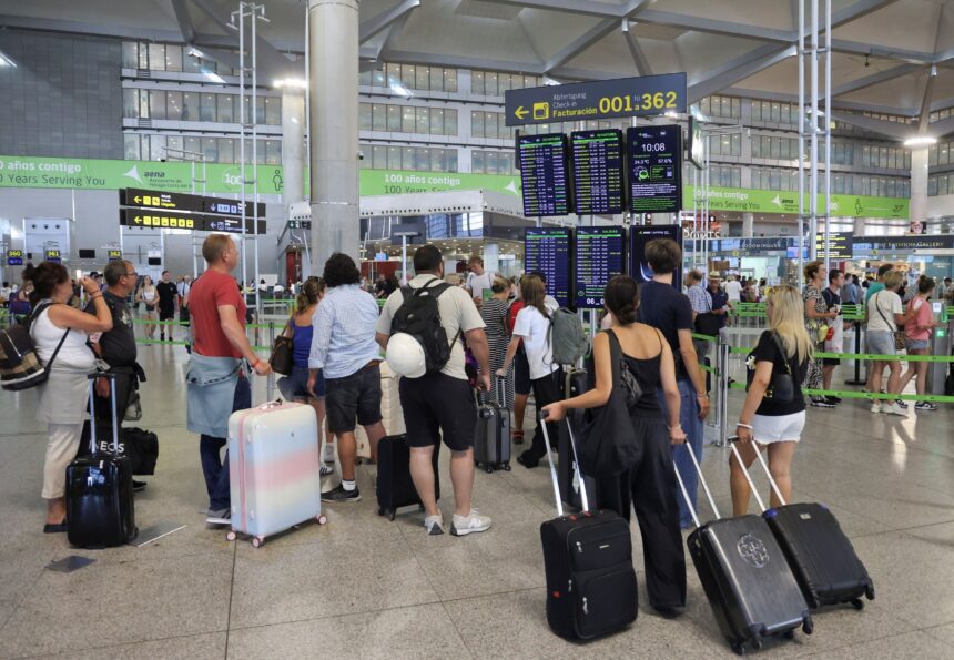 Málaga, el siguiente aeropuerto en el que no será necesario sacar los líquidos en el control