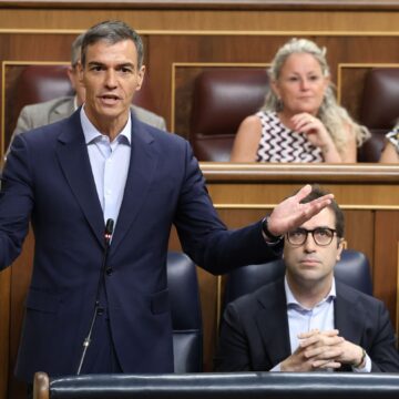 Pedro Sánchez resiste el choque con Alberto Núñez Feijóo en el Congreso mientras José Luis Rodríguez Zapatero declara ante el juez
