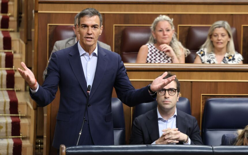 Pedro Sánchez resiste el choque con Alberto Núñez Feijóo en el Congreso mientras José Luis Rodríguez Zapatero declara ante el juez