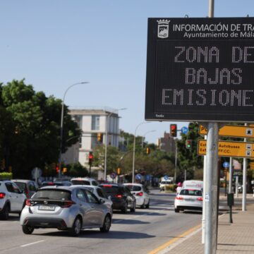 La Zona de Bajas Emisiones de Málaga multa a 10.000 conductores en pleno debate por el varapalo judicial
