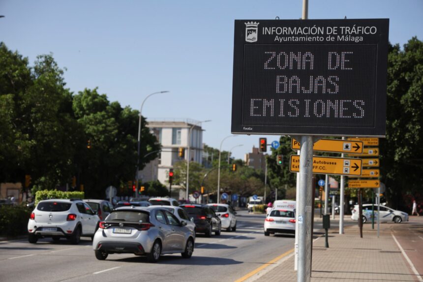 La Zona de Bajas Emisiones de Málaga multa a 10.000 conductores en pleno debate por el varapalo judicial