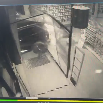Alunizaje en una farmacia de Churriana en Málaga: cuatro atracadores estrellan un coche, en el «tercer robo en dos años»
