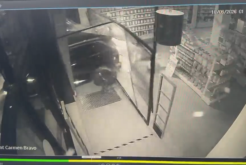 Alunizaje en una farmacia de Churriana en Málaga: cuatro atracadores estrellan un coche, en el «tercer robo en dos años»